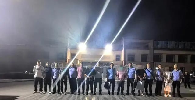 “碰瓷王”被刑拘！超200人中招，套路揭秘_腾讯新闻