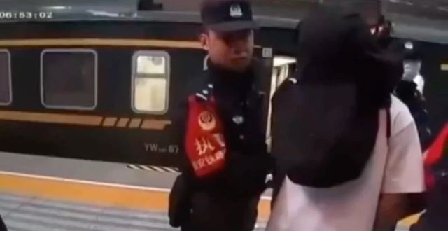 抓捕画面曝光！“网红客栈床下藏尸”，西安警方参与缉凶！被害人家属发声_腾讯新闻