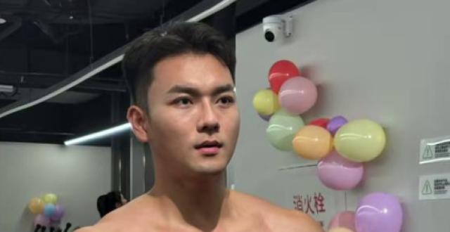 演员杨泽琪失联一个月回国，首拍视频报平安，指甲盖没了惹人同情_腾讯新闻