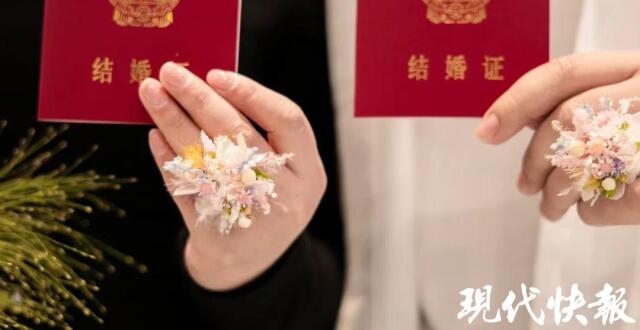 “920”成领证好日子，江苏多地婚姻登记已约满_腾讯新闻