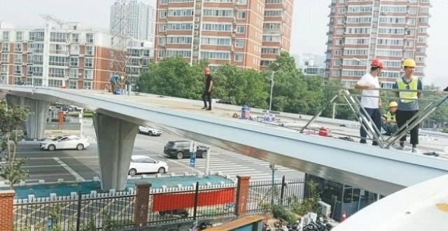 预计本月底完工！市区这座过街天桥最新进展来了_腾讯新闻