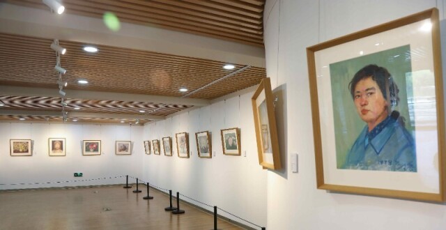 王莹、宋涤“彩墨传情”书画作品展亮相京城_腾讯新闻