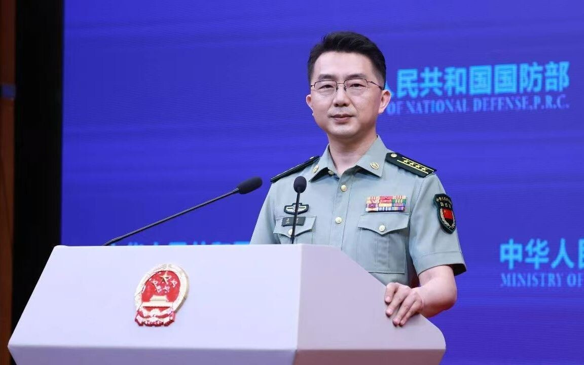 视频丨专机轰鸣而过战士岿然不动，国防部：这就是大国军队的定力_腾讯新闻