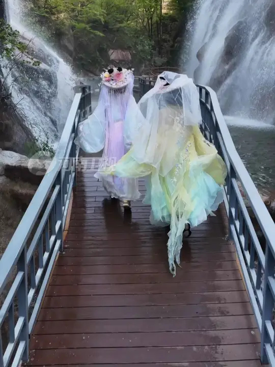 五一来河南赏杜鹃 不负人间四月天，不负春日好风光，国风少女闯进“人间仙境”汝阳西泰山杜鹃花海欢迎您_腾讯新闻