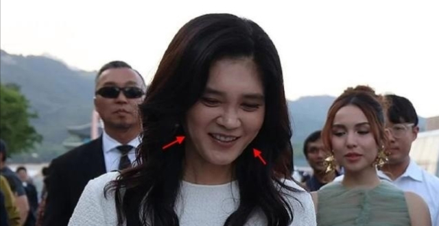 54岁三星长公主李富真近照曝光，满脸皱纹苍老很多，没森林北漂亮_腾讯新闻