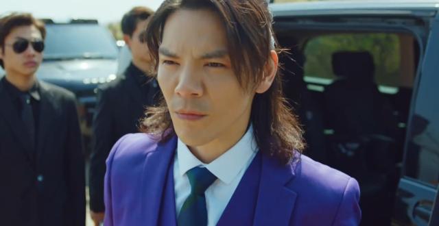 《门前宝地》票房亏了2亿，向佐转型拍网大动作片，成龙徒弟做导演_腾讯新闻