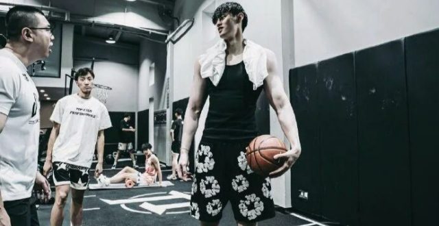 重磅签约！你好，曾凡博！再见了，NBL！_腾讯新闻