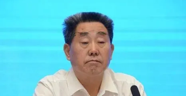 刘满仓，贪婪腐化，退而不休！_腾讯新闻
