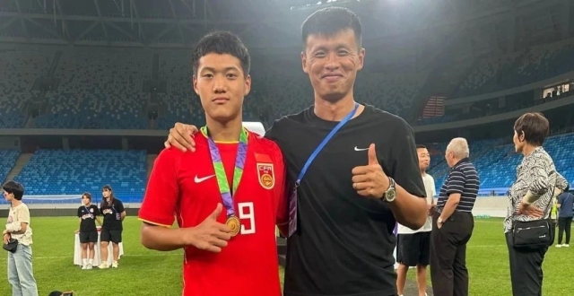 青岛籍新星杨硕入选中国U16男足，将赴日本拉练_腾讯新闻