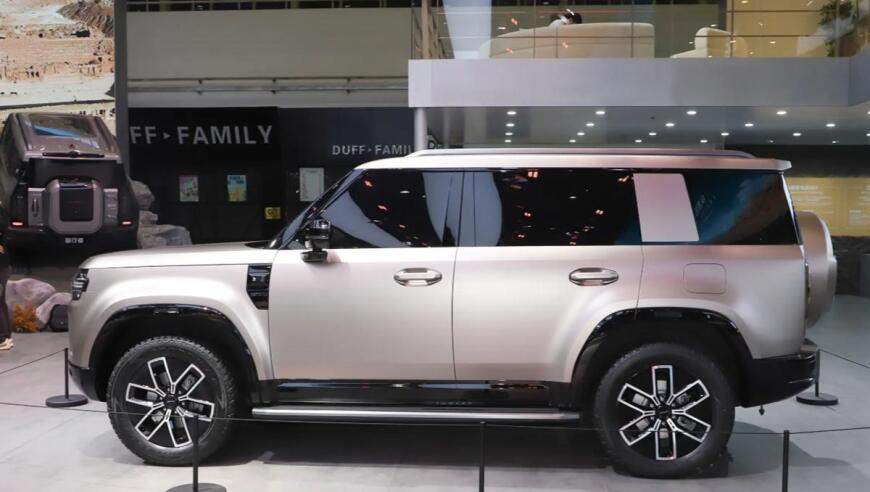 奇瑞全新硬派SUV，捷途旅行者8亮相，背挂小书包，纯电续航300km