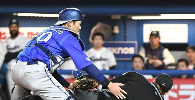 NPB Umpire Remains Unconscious After Batting Accident; League Mandates Helmets — image 3