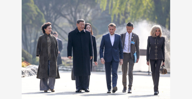 独家视频丨习近平同法国总统马克龙在成都进行友好交流缩略图