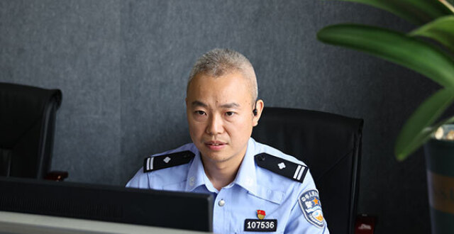 杨凡：40岁“白发神探”，用热血书写警魂传奇_腾讯新闻