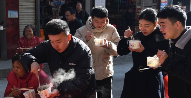 年味儿来了！杀头肥猪过大年，四川阆中年猪采买节火热开市_腾讯新闻
