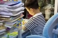 5月23日，上海对“家庭作业”最新明确：不得要求家长检查批改作业 ，小学一、二年级不布置书面回家作业_腾讯新闻