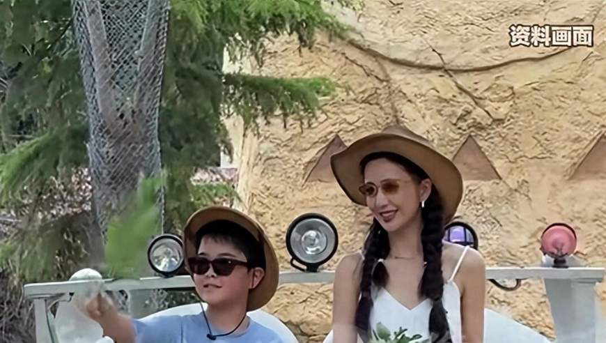 南非洪水过后垃圾“占领”德班港 触..