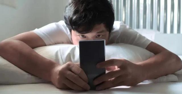 晨起一睁眼就干这事 小心身体“亮红灯”_腾讯新闻