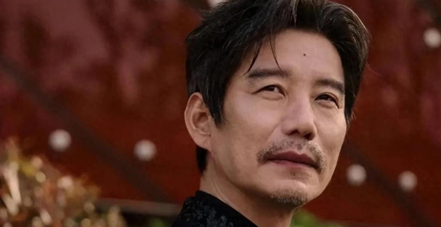 杨皓宇金鸡奖背后，为了给父母争气，他是如何把透明人演成焦点的？_腾讯新闻