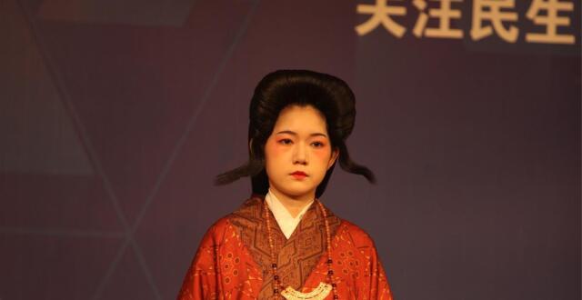 楚人把浪漫都穿在了身上！纺大郭丰秋教授“复刻”楚国服饰时尚_腾讯新闻
