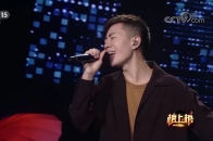 郑兴带来的《过于喧嚣的孤独》， 饱满的情感韵味十足，让人回味无穷_腾讯新闻