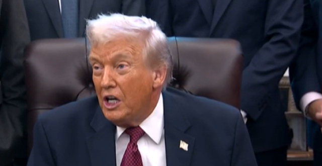 美军被爆二次打击“贩毒船”生还者，特朗普最新回应缩略图