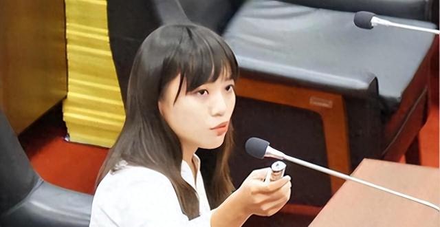 黄捷不敢跟陈玉珍对赌请辞民代职务，王鸿薇呛：真的弱爆了_腾讯新闻