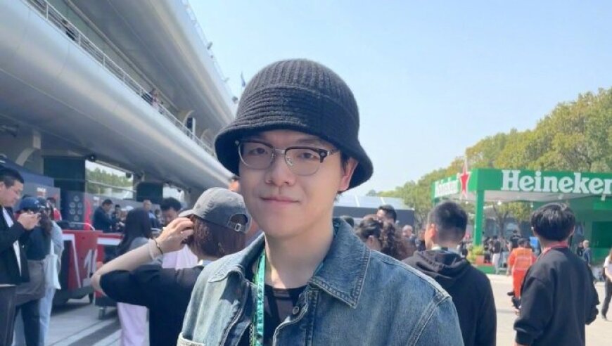 柯洁受邀观看F1自曝玩得很开心网友：最慢运动和最快运动合体！