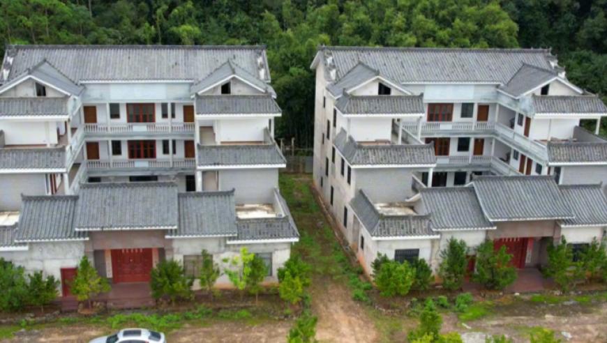 广西两幢违建别墅被举报一年多未拆？举报人：已拆除，房主系公职人员