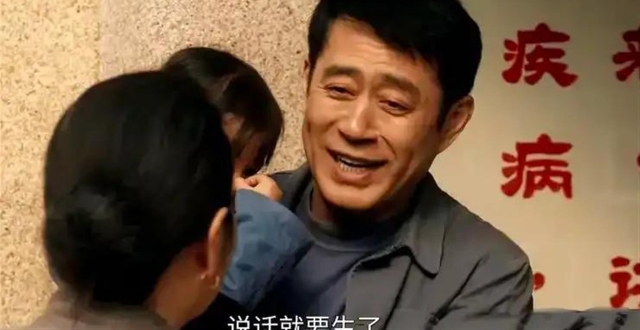 53岁刘钧现状：住北京郊区别墅，一直未婚与小猫作伴，自己做饭吃_腾讯新闻