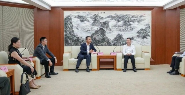 李振品会见深度国际数据科技公司董事长曹洪强一行_腾讯新闻