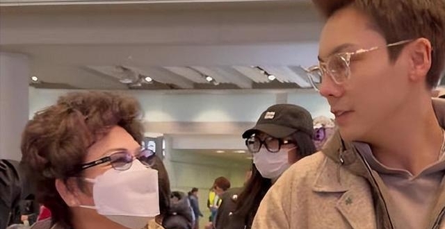 陈伟霆妈妈抵京探望孙子！婆媳首度相见，何穗火辣拍照热情迎接_腾讯新闻
