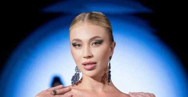 By Vizcarra在2025纽约时装周发布“Beautiful María”系列：Anna Rodeo成为品牌大使并首次以模特身份登台_腾讯新闻