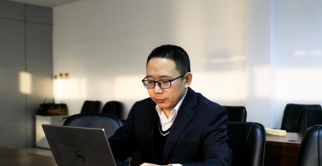 创新引领未来：刘东与他的科技创新之路_腾讯新闻