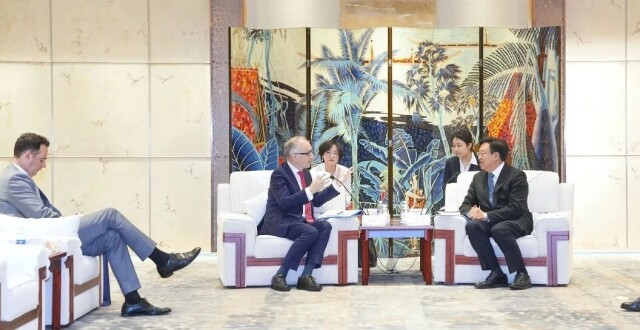 冯飞会见爱尔兰驻华大使欧博仁_腾讯新闻