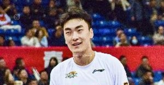 继续努力！刘雁宇替补30分钟 7中4&8罚6中拿到14分2板2断2帽_腾讯新闻