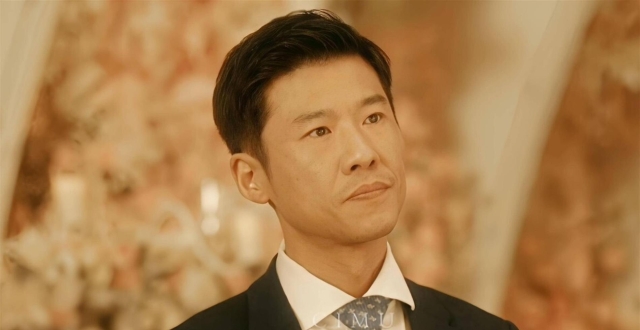 演员王骁40岁走红，娶平凡妻子生一女，也是母亲王馥荔的骄傲_腾讯新闻