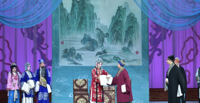 戏曲与青春的激情碰撞 迟小秋领衔《锁麟囊》热演济南“青年缘儿”十足_腾讯新闻