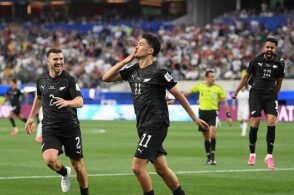 新西兰2比2战平伊朗，新西兰华裔球员进2球，国足可能归化他吗？