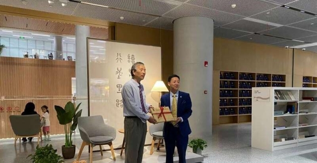 胡适弟子魏际昌手稿入藏上海图书馆_腾讯新闻