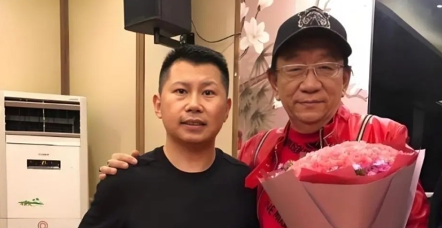 何沄伟开直播否认拜师，侯耀华“捡来的徒弟”一说遭打脸_腾讯新闻