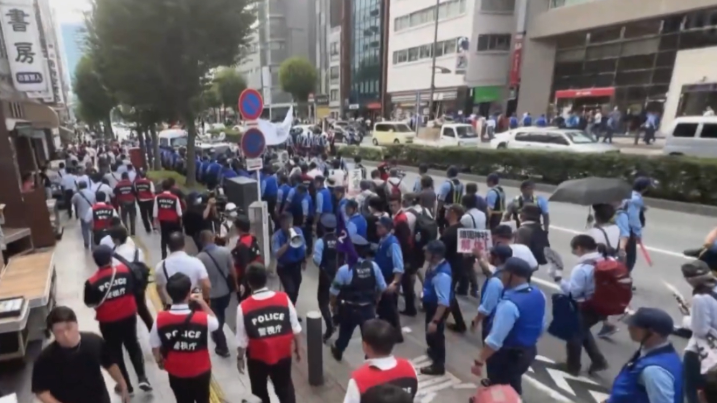 日本民间团体举行反战游行_腾讯新闻