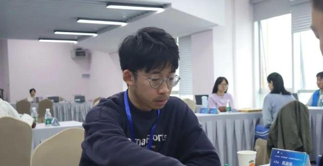 全国个人赛男子组彭立尧夏晨琨“双赢”，女子组周泓余匹马当先_腾讯新闻