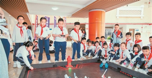 人工智能通识课怎么上？全国多地中小学秋季学期起普及_腾讯新闻
