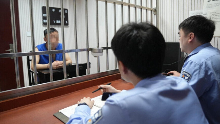 上海警方破获30余万条AI造谣案！“毒流量”背后藏着啥秘密？
