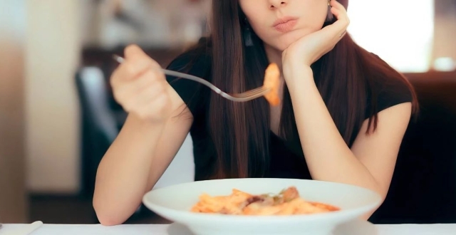睡了一宿，为什么起床后「不饿」？_腾讯新闻