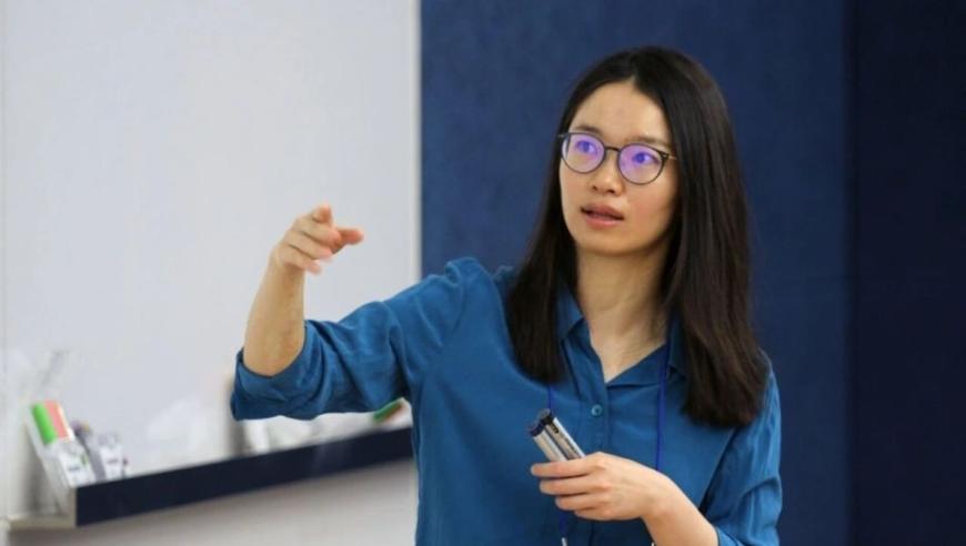 女学生被外教遗弃19年后携子闹场？上戏回应