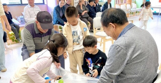 党建联建 老幼共融 一场跨越年龄的互动暖意浓浓_腾讯新闻