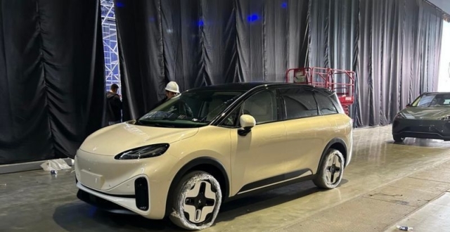 2023上海车展前瞻：极狐考拉实车_腾讯新闻