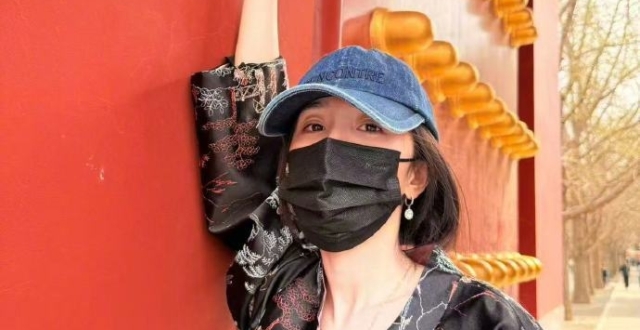 双向奔赴！杨幂晒美照庆粉丝团成立19年，清纯灵动甜如初恋_腾讯新闻