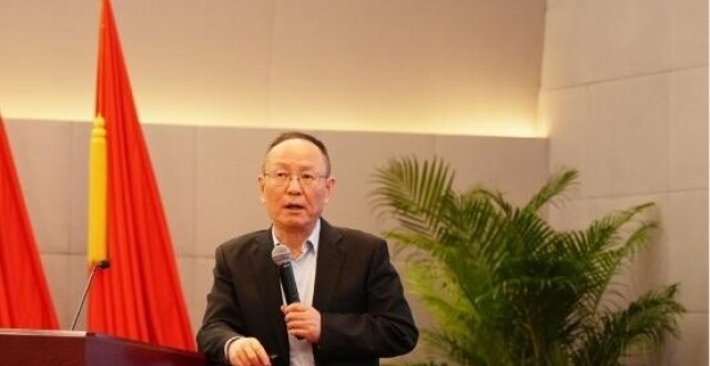 王一鸣：实现2035年人均GDP达到中等发达国家水平目标，“十五五”要保持4.5%以上增速_腾讯新闻